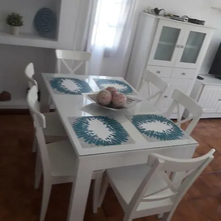 Roses فيلة بويرتو ذيل كارمين