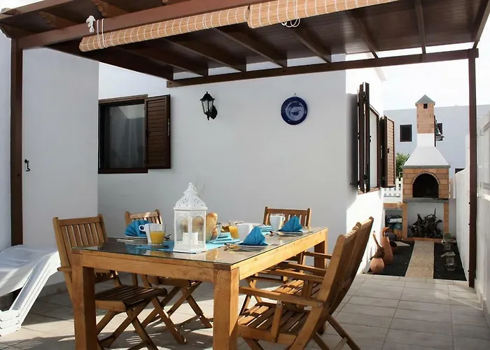 Roses Villa Puerto del Carmen (Lanzarote)